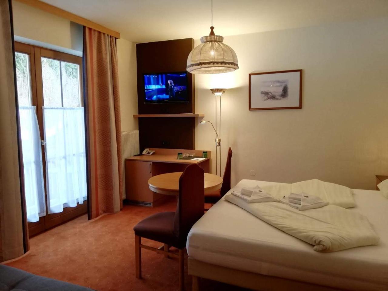 Hotel Hubertushof à Trattenbach  Extérieur photo